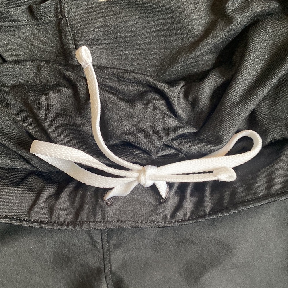 Black/White Under Armour Heatgear Shorts - Picture 3 of 4